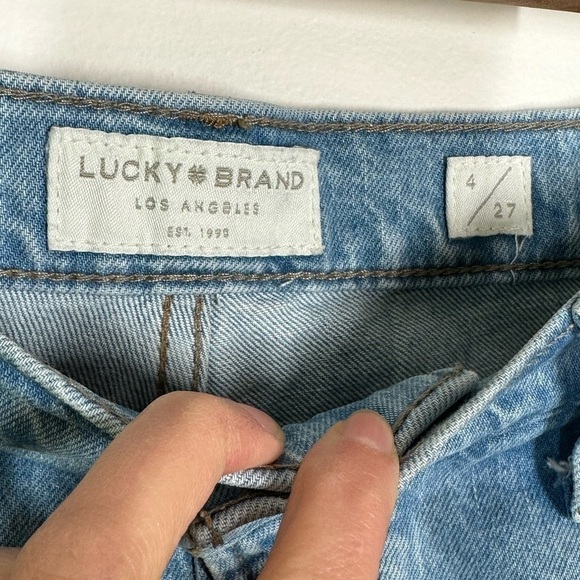 LUCKY Brand Embroidered Relaxed Taper  Light Wash Jeans Size 27 - Picture 4 of 7